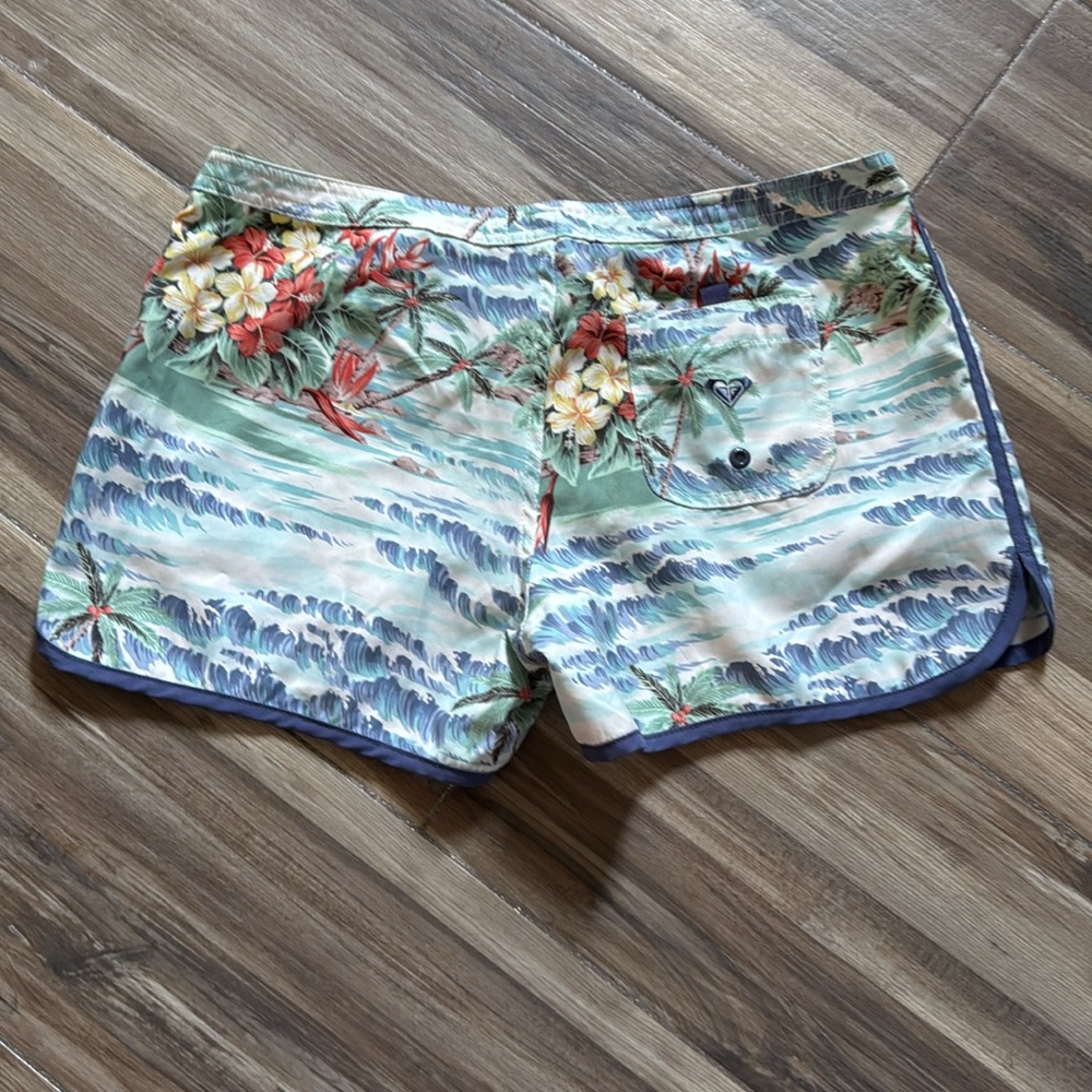 Roxy Board Shorts - Picture 2 of 4